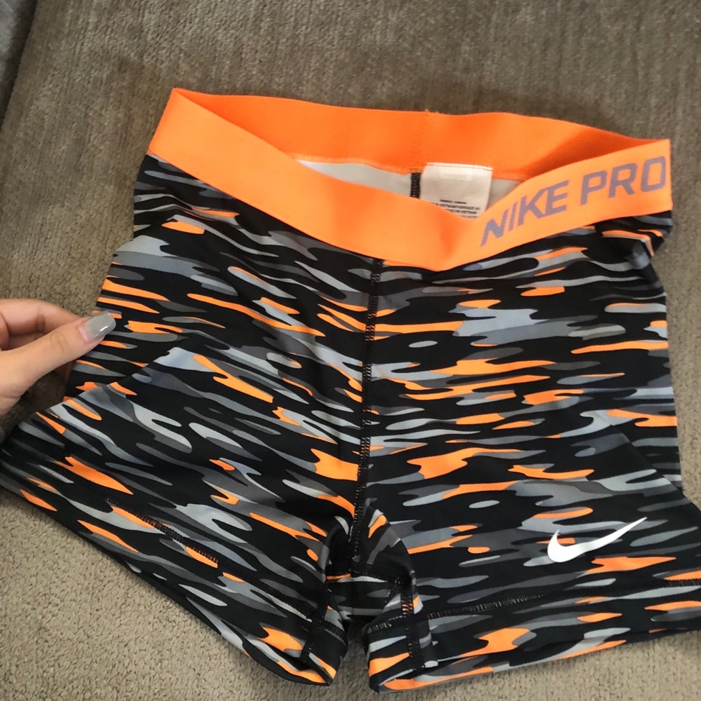 Nike pro shorts size medium